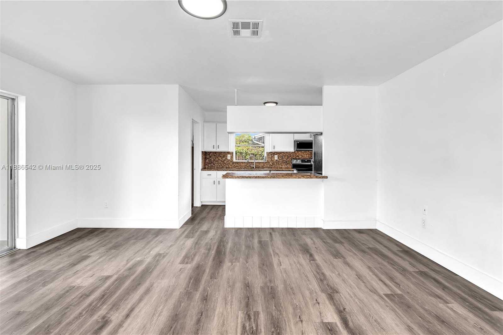 Small Image of 19701 BELMONT DR, Cutler Bay Number 5