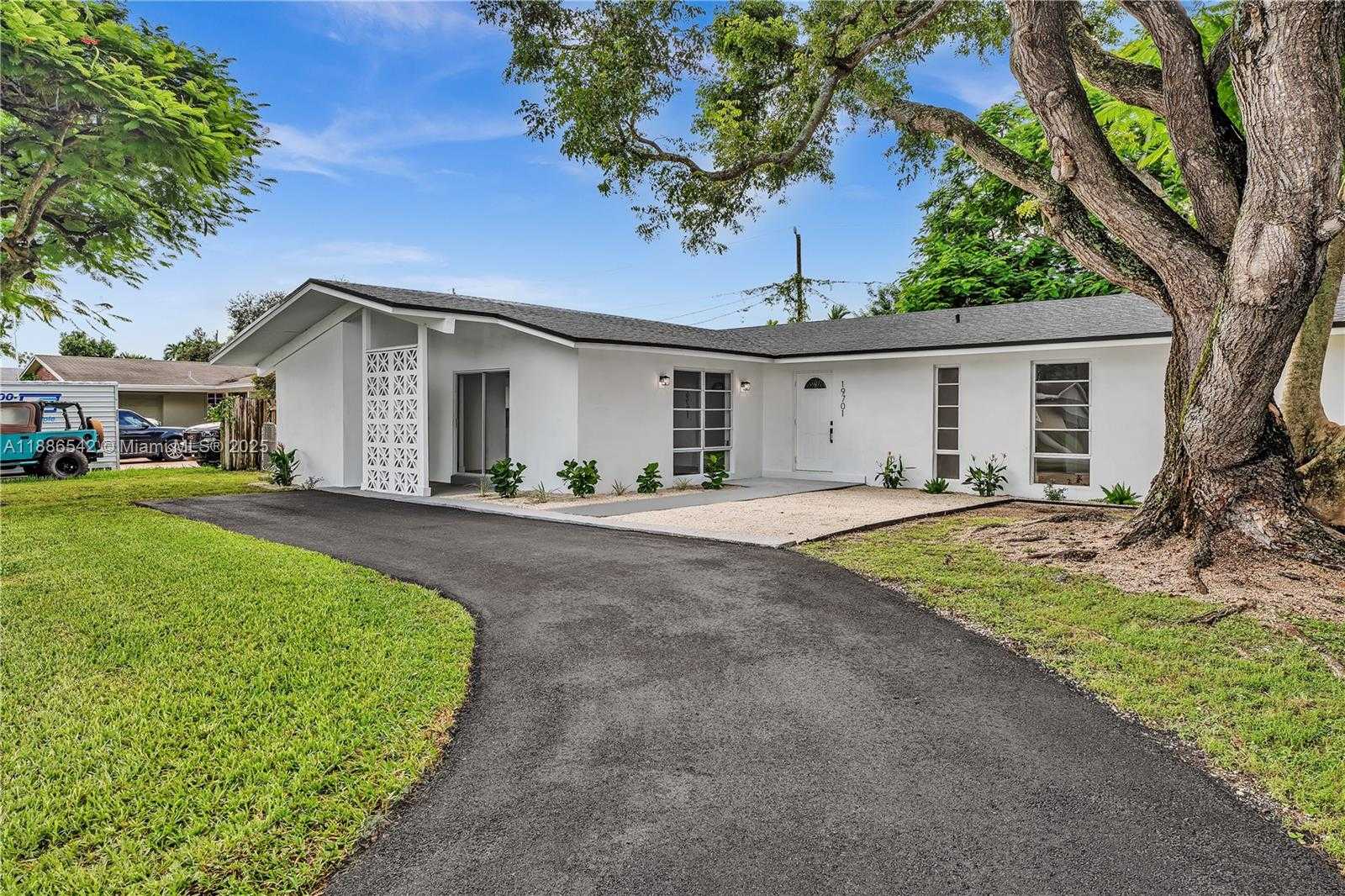 Small Image of 19701 BELMONT DR, Cutler Bay Number 57