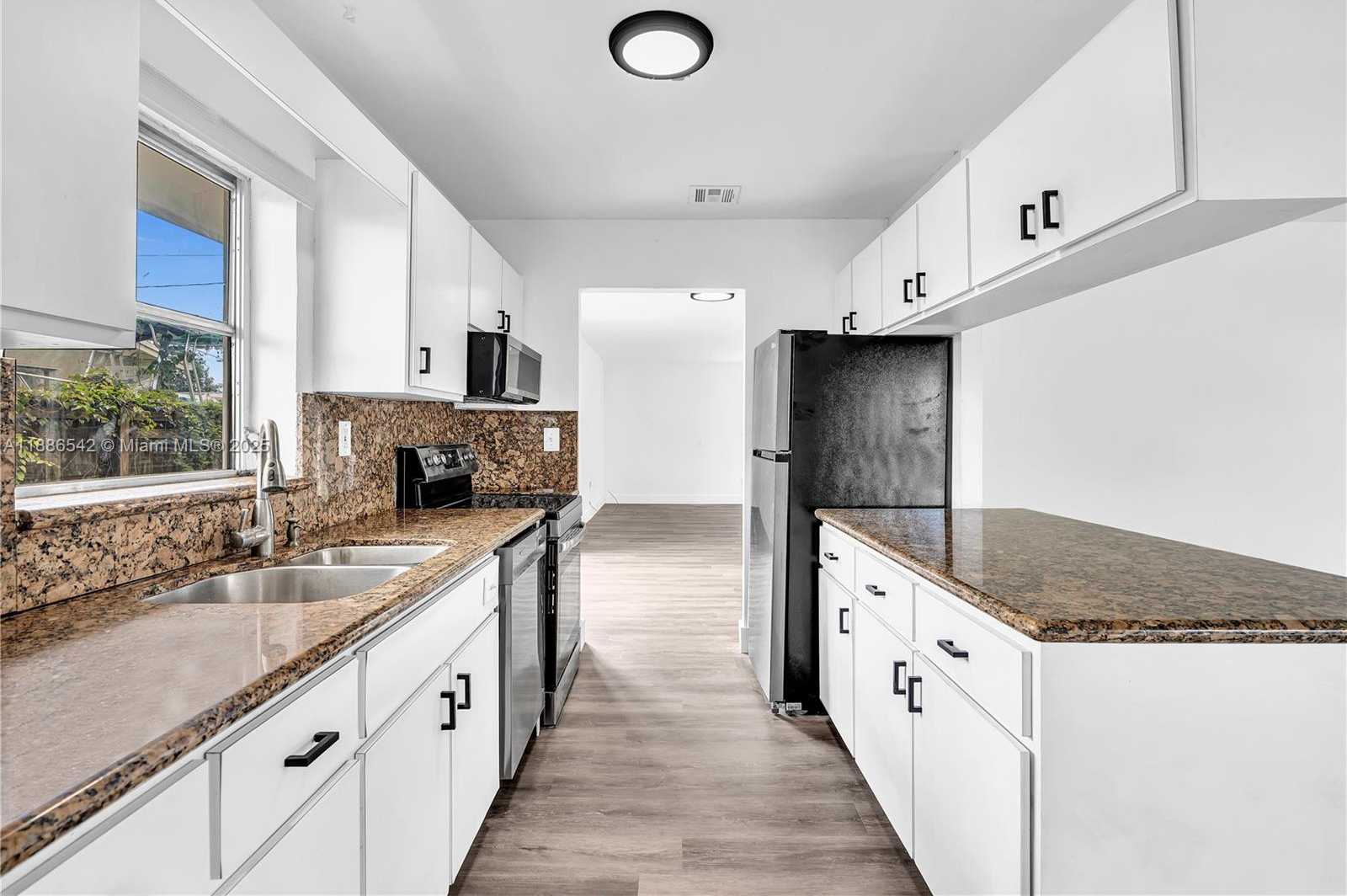 Small Image of 19701 BELMONT DR, Cutler Bay Number 6