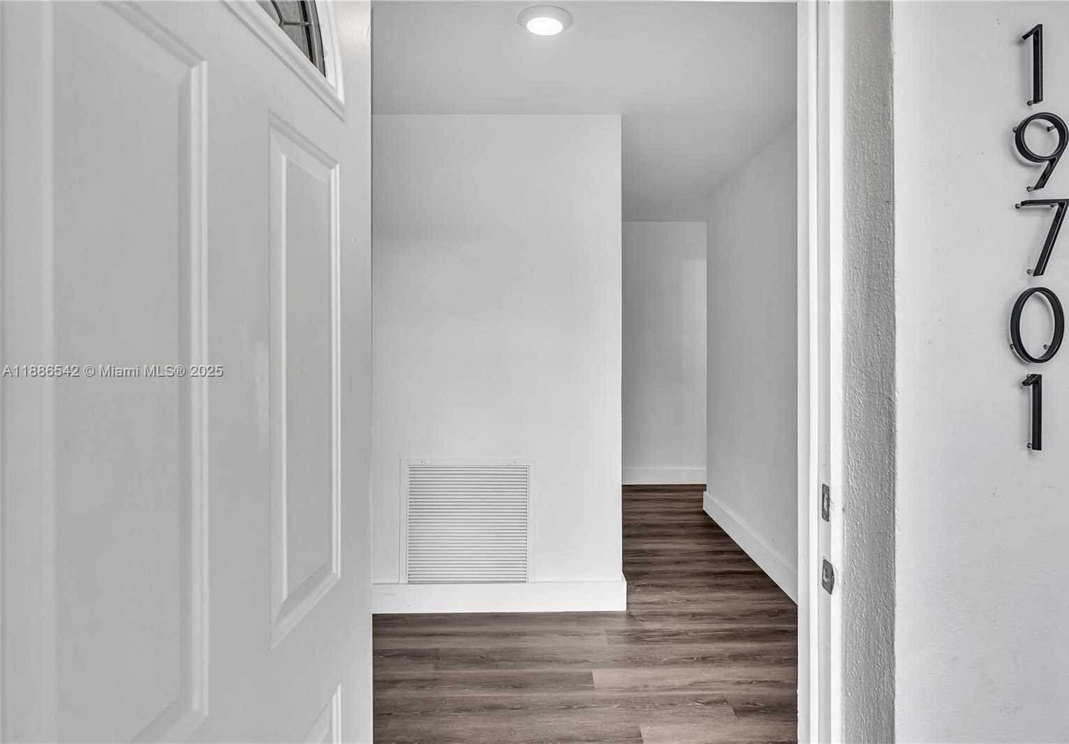 Small Image of 19701 BELMONT DR, Cutler Bay Number 7