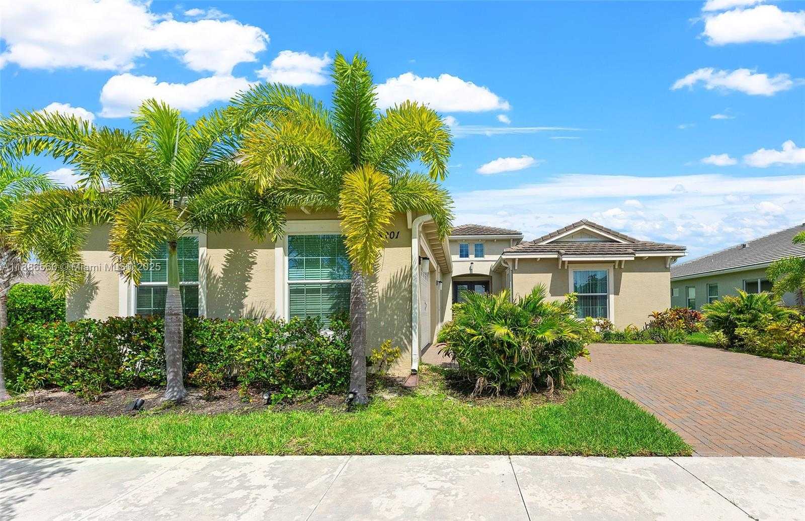 Small Image of 15901 MEADOWLARK CT, Loxahatchee Number 2