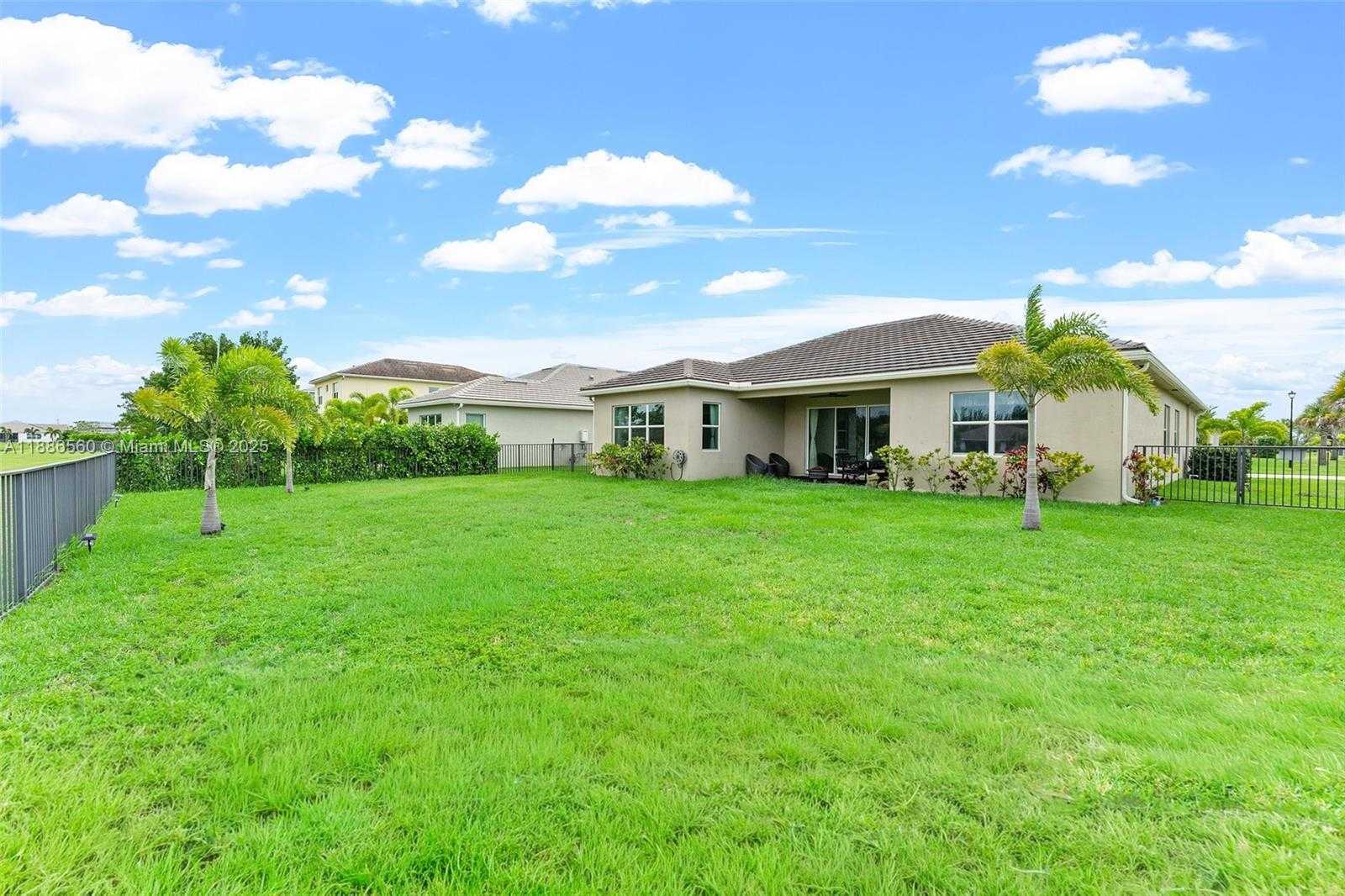 Small Image of 15901 MEADOWLARK CT, Loxahatchee Number 28