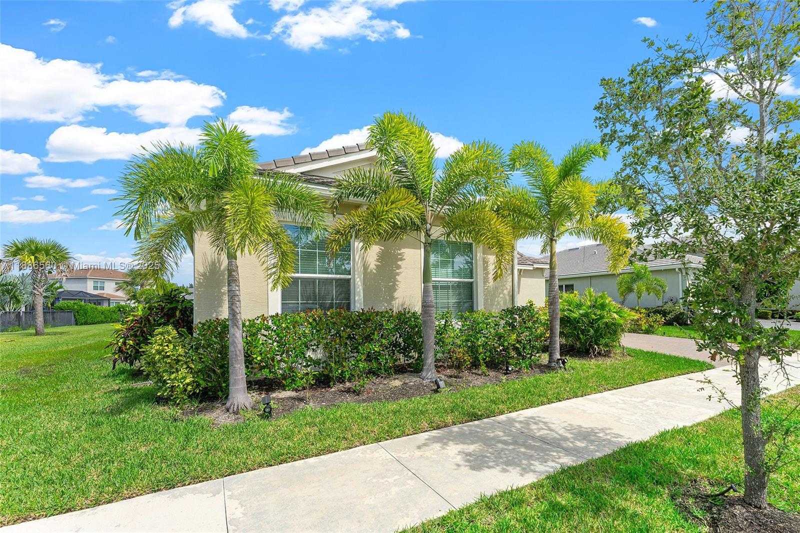 Small Image of 15901 MEADOWLARK CT, Loxahatchee Number 3
