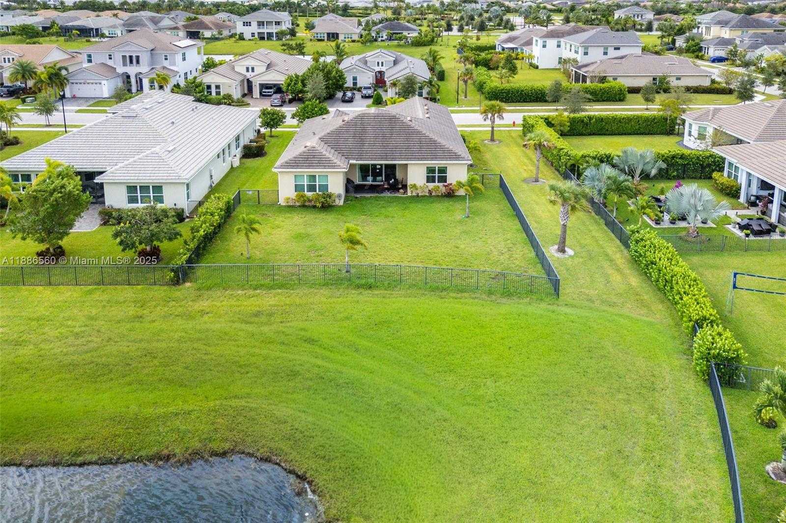 Small Image of 15901 MEADOWLARK CT, Loxahatchee Number 36