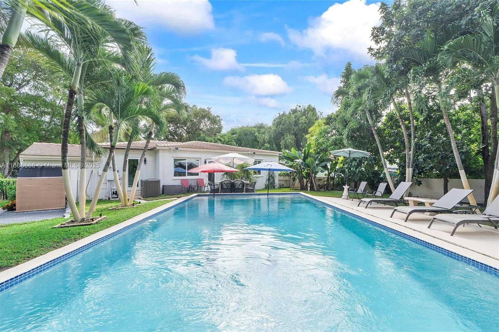 Small Image of 11028 NORTH WEST 2ND AVE, Miami Shores Number 41