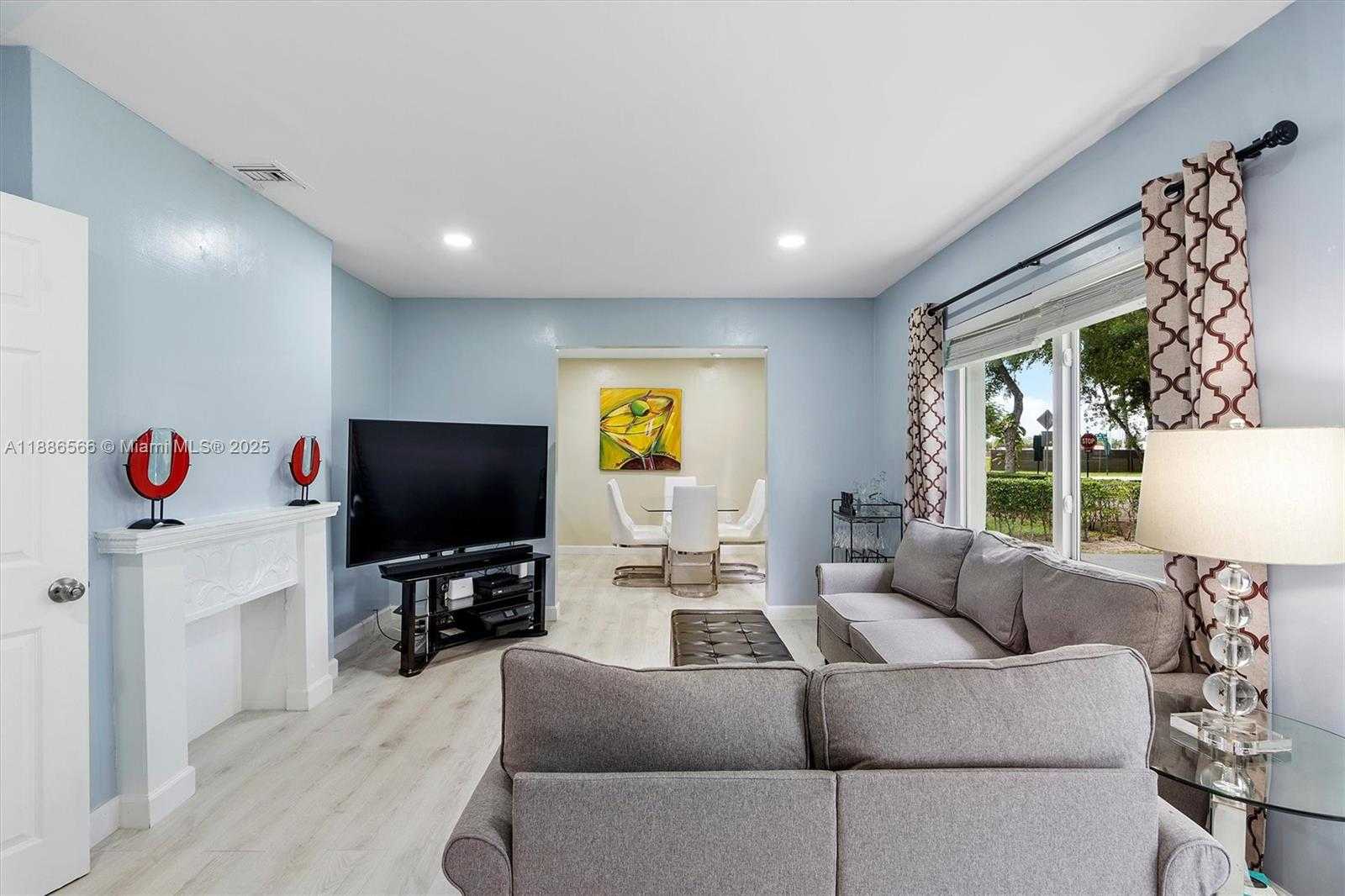 Small Image of 11028 NORTH WEST 2ND AVE, Miami Shores Number 9