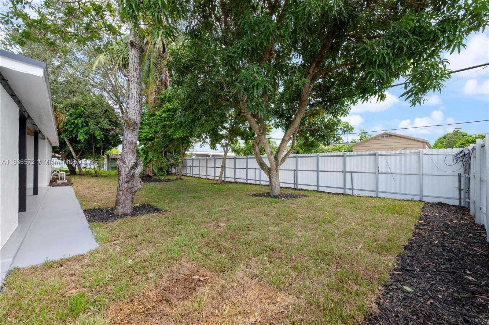 Small Image of 4932 NORTH WEST 173RD DR, Miami Gardens Number 24