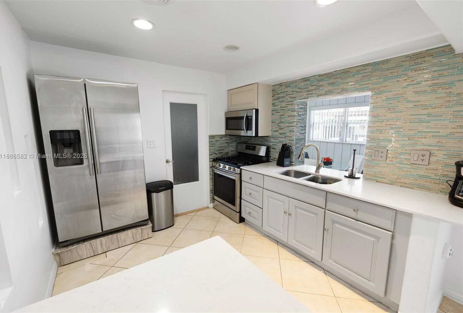 Small Image of 6541 NORTH WEST 24TH ST, Sunrise Number 5