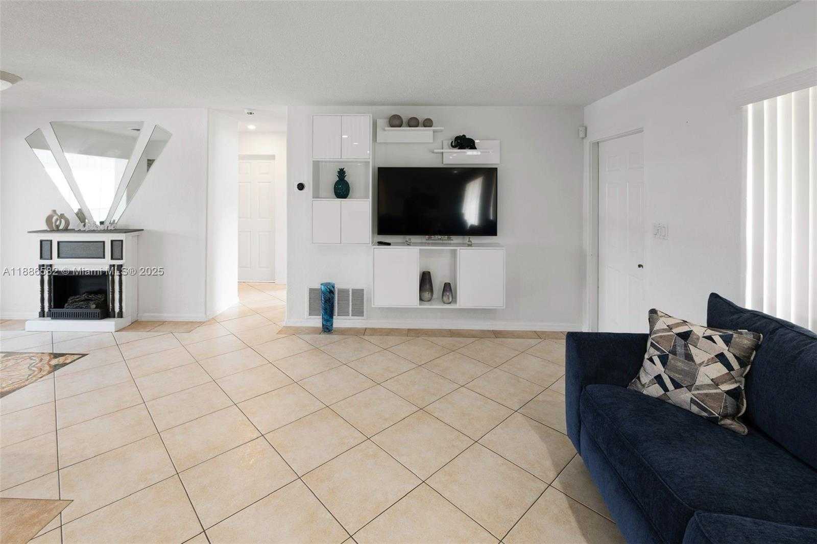 Small Image of 6541 NORTH WEST 24TH ST, Sunrise Number 6