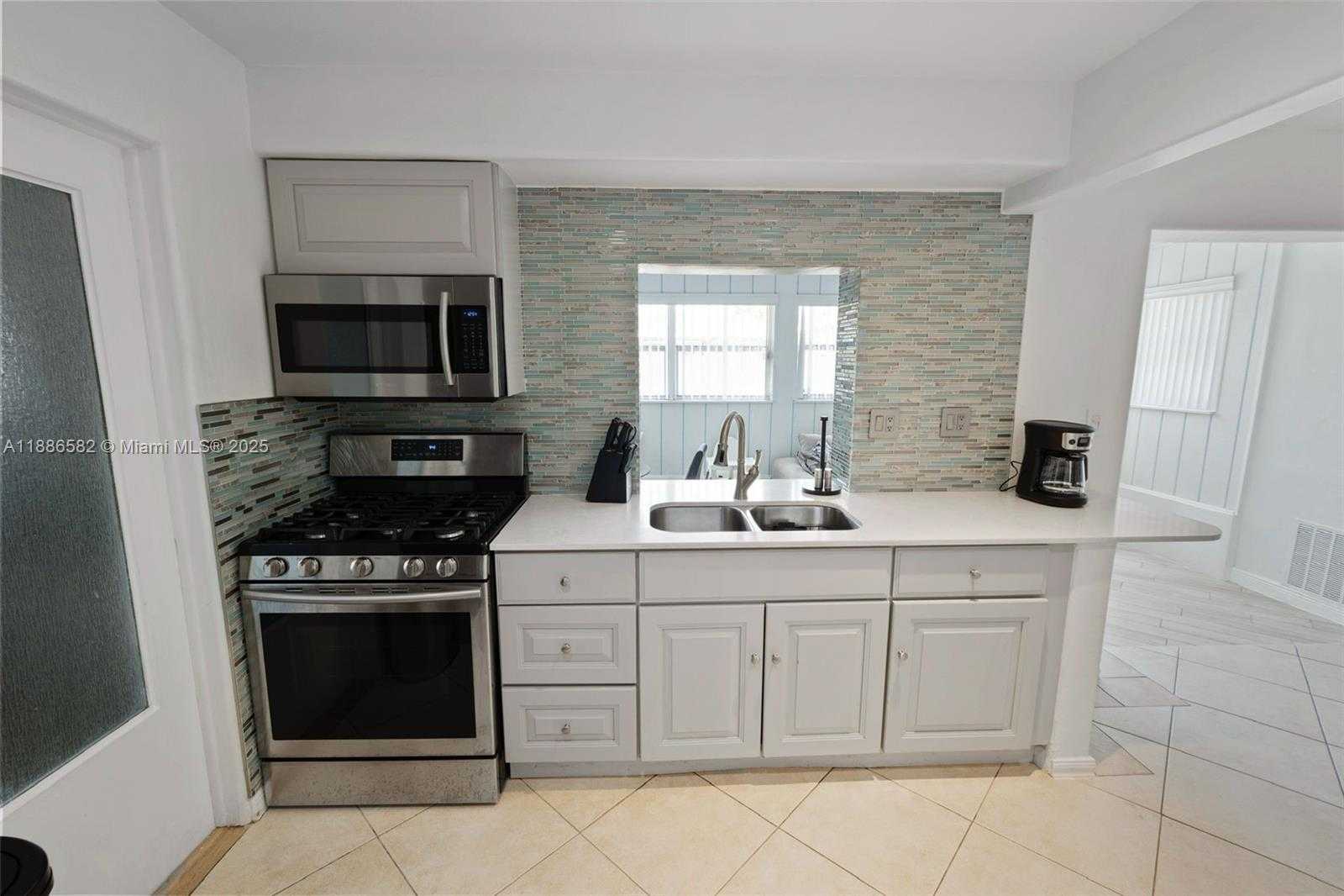 Small Image of 6541 NORTH WEST 24TH ST, Sunrise Number 7