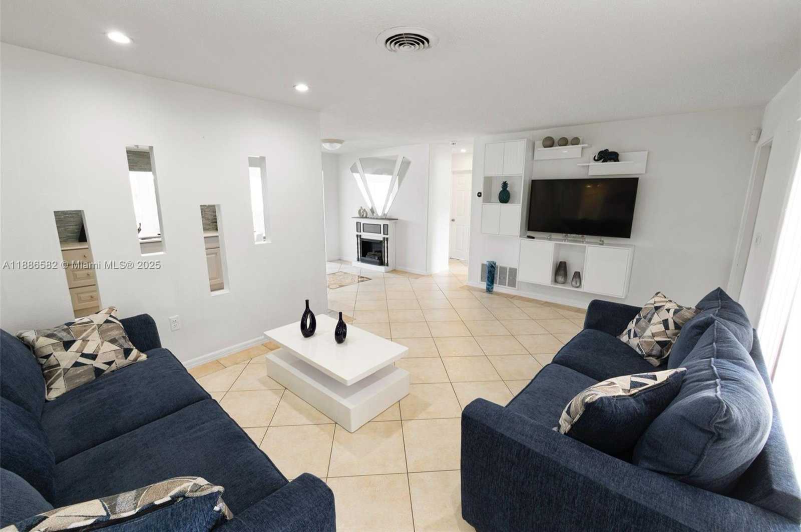 Small Image of 6541 NORTH WEST 24TH ST, Sunrise Number 9