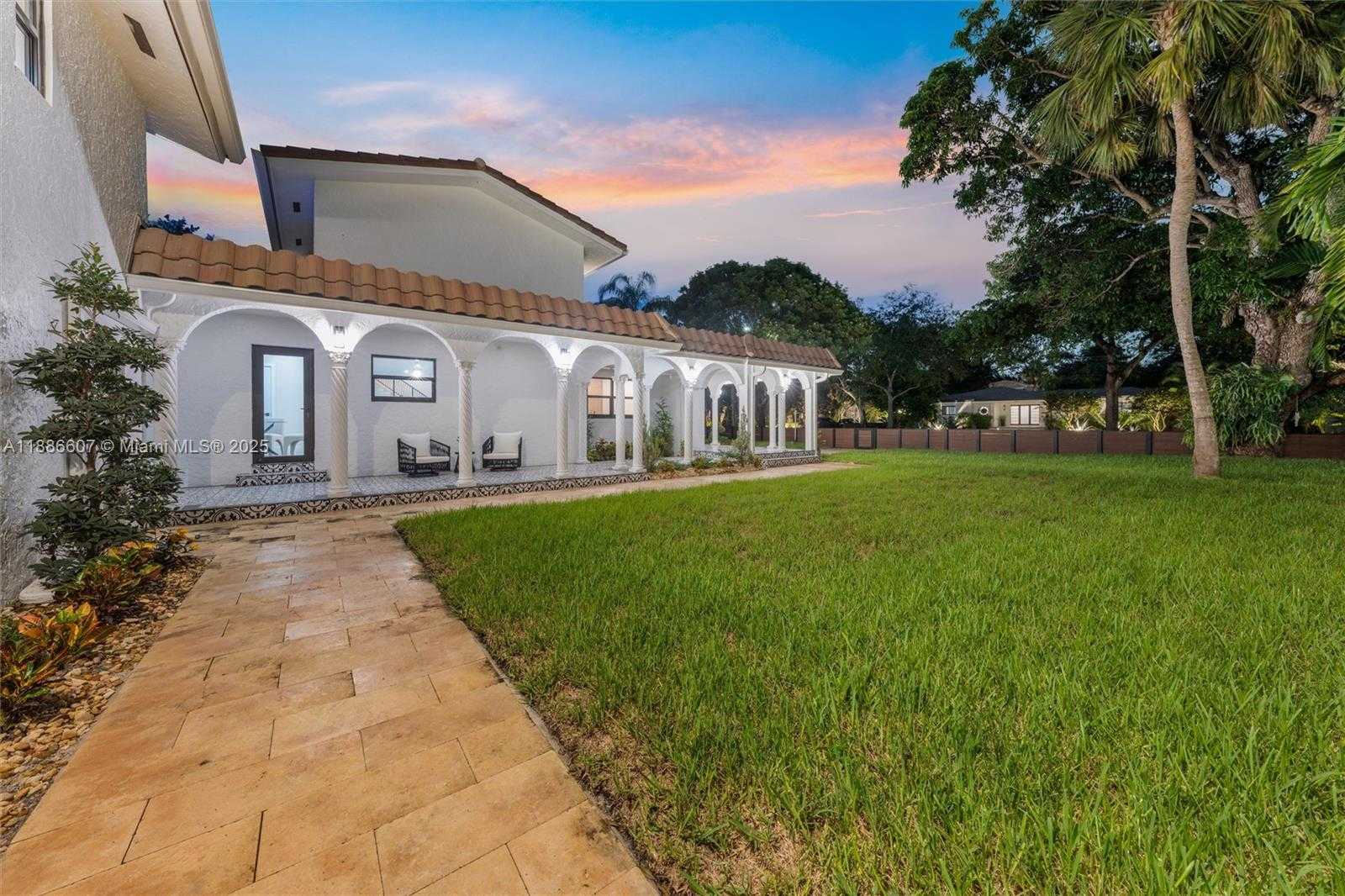 Small Image of 440 NORTH EAST 94TH ST, Miami Shores Number 7