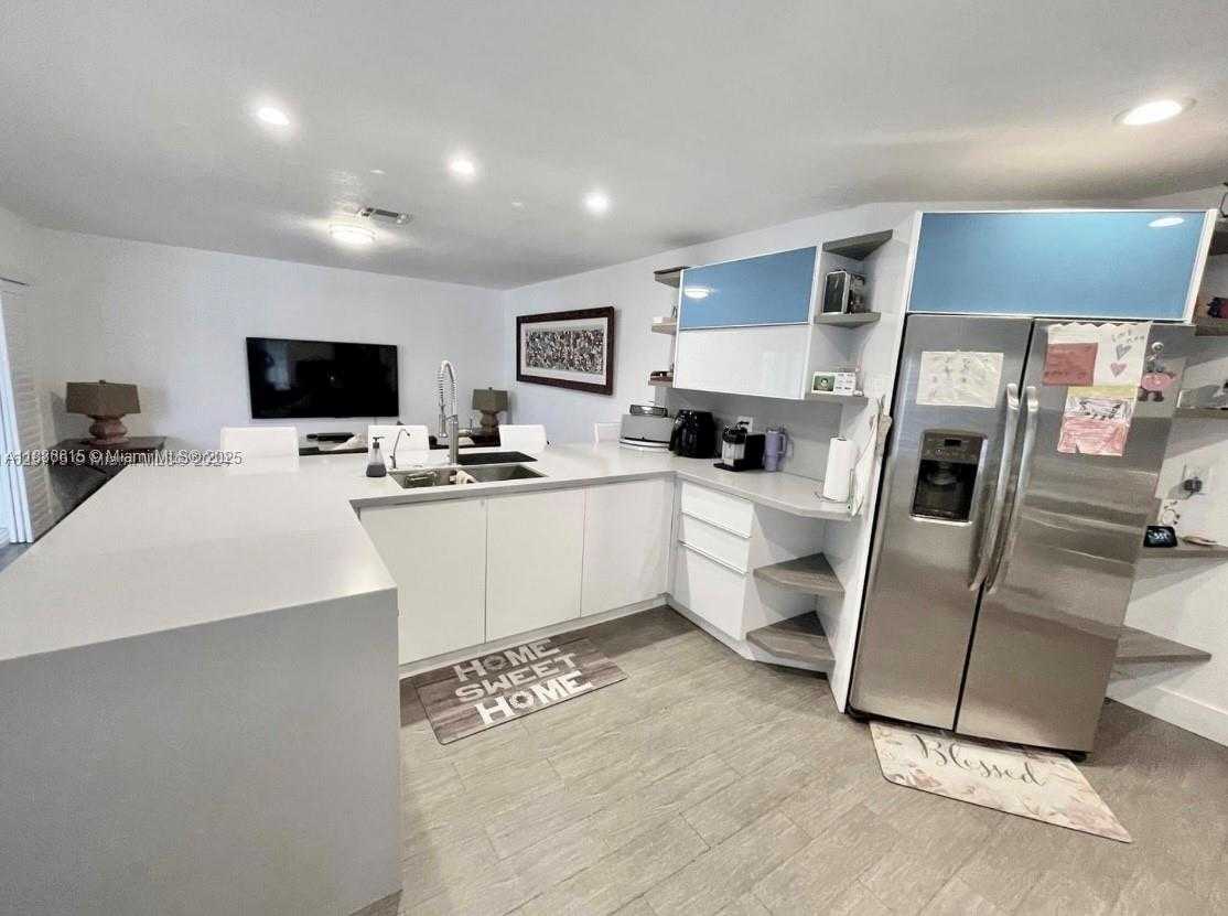 Small Image of 155 SOUTH GRANADA AVE, Weston Number 10
