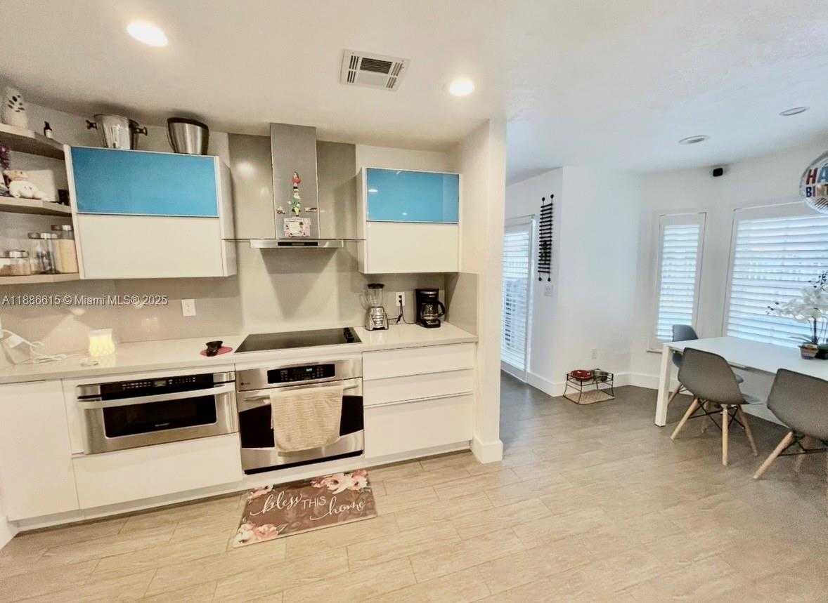 Small Image of 155 SOUTH GRANADA AVE, Weston Number 12