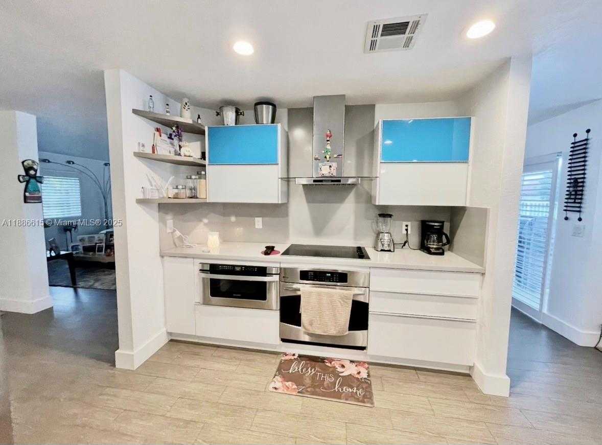 Small Image of 155 SOUTH GRANADA AVE, Weston Number 13