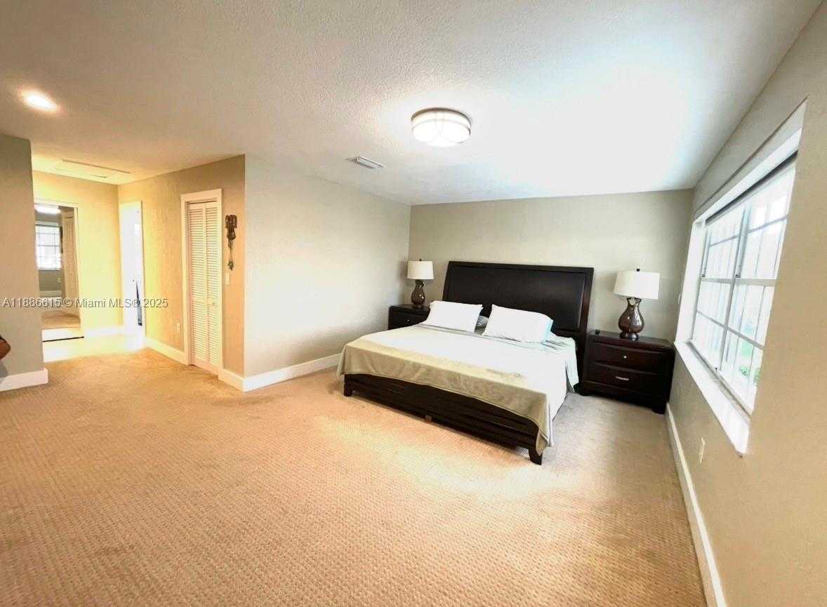 Small Image of 155 SOUTH GRANADA AVE, Weston Number 17