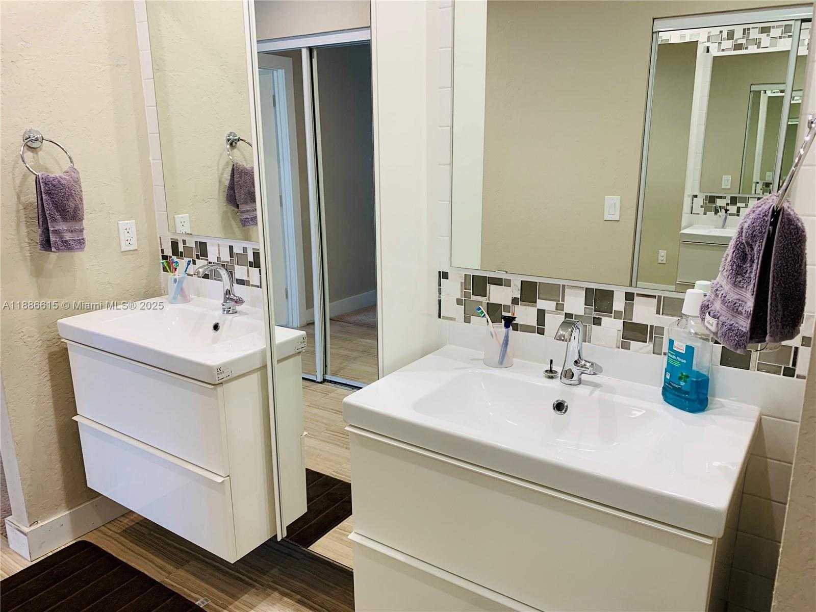Small Image of 155 SOUTH GRANADA AVE, Weston Number 19