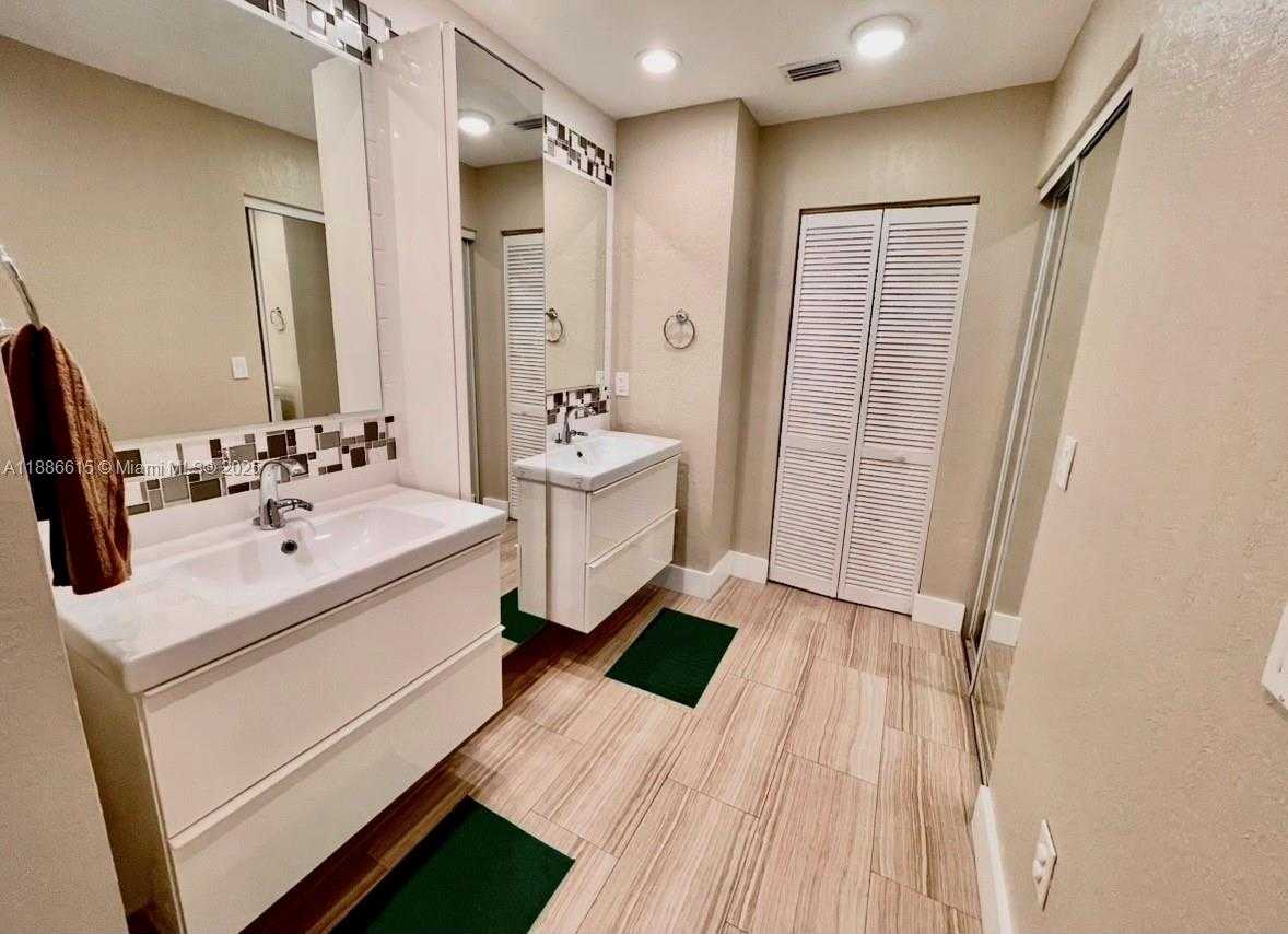 Small Image of 155 SOUTH GRANADA AVE, Weston Number 20