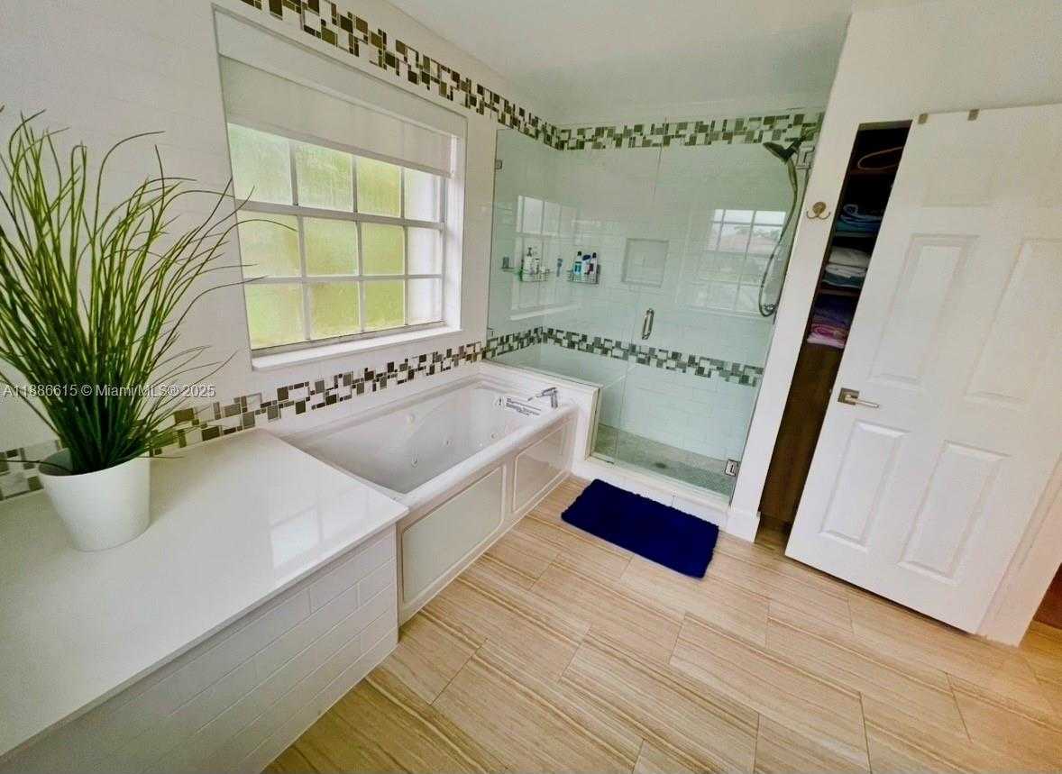 Small Image of 155 SOUTH GRANADA AVE, Weston Number 21