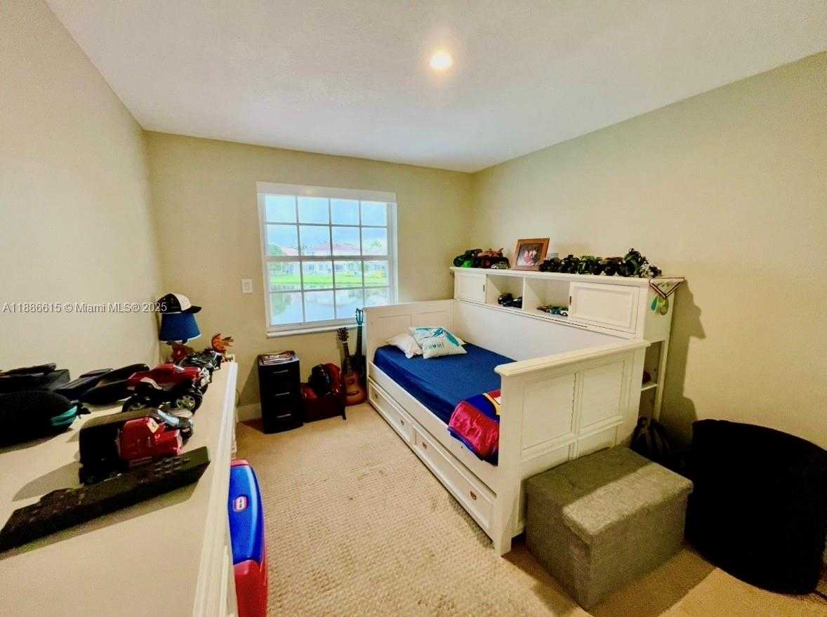 Small Image of 155 SOUTH GRANADA AVE, Weston Number 23