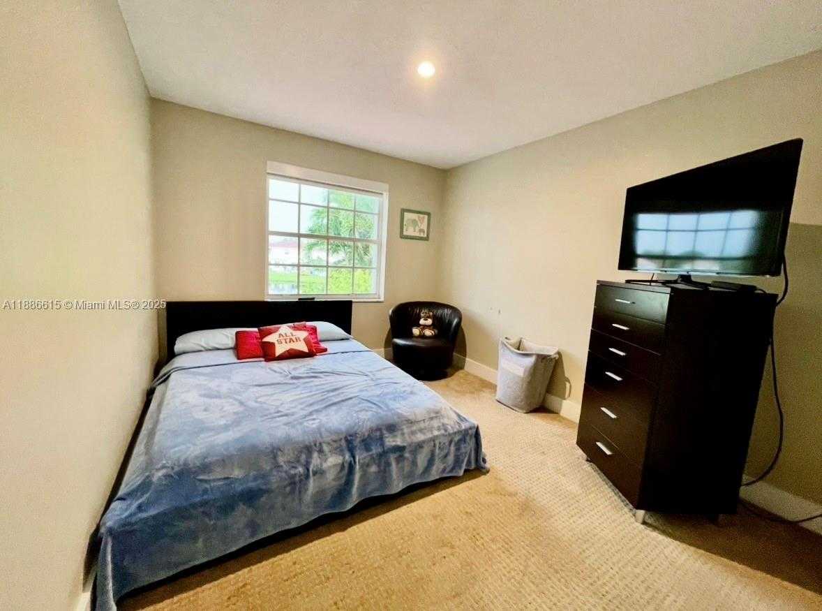 Small Image of 155 SOUTH GRANADA AVE, Weston Number 25