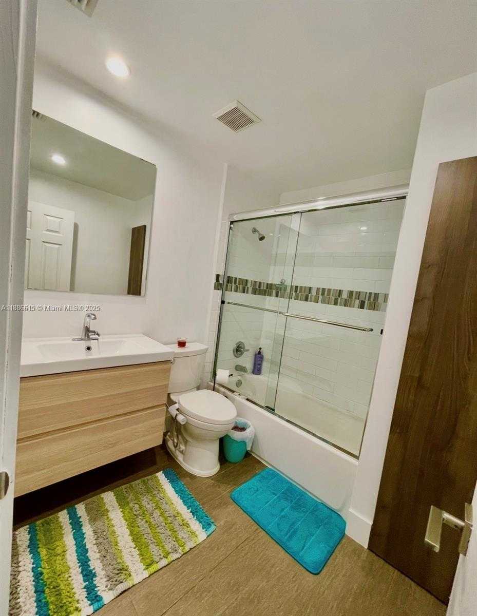 Small Image of 155 SOUTH GRANADA AVE, Weston Number 26