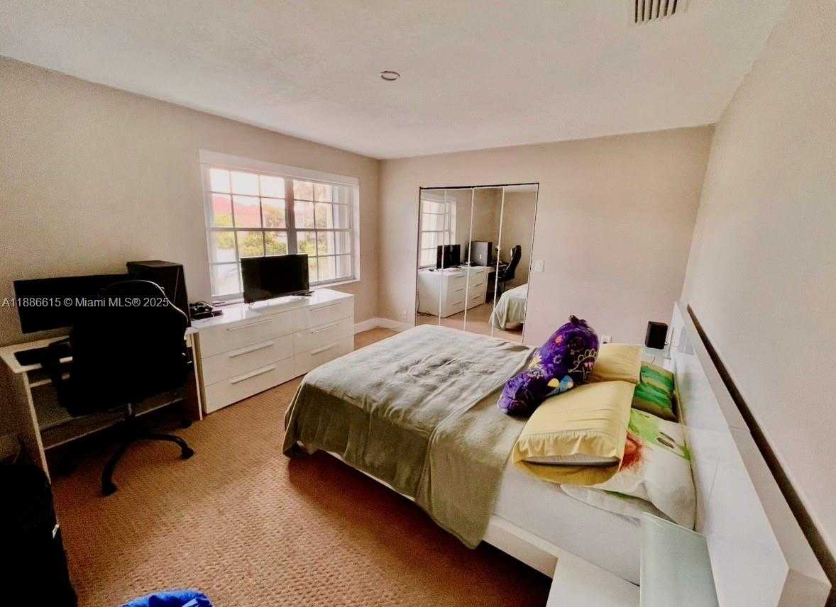 Small Image of 155 SOUTH GRANADA AVE, Weston Number 27