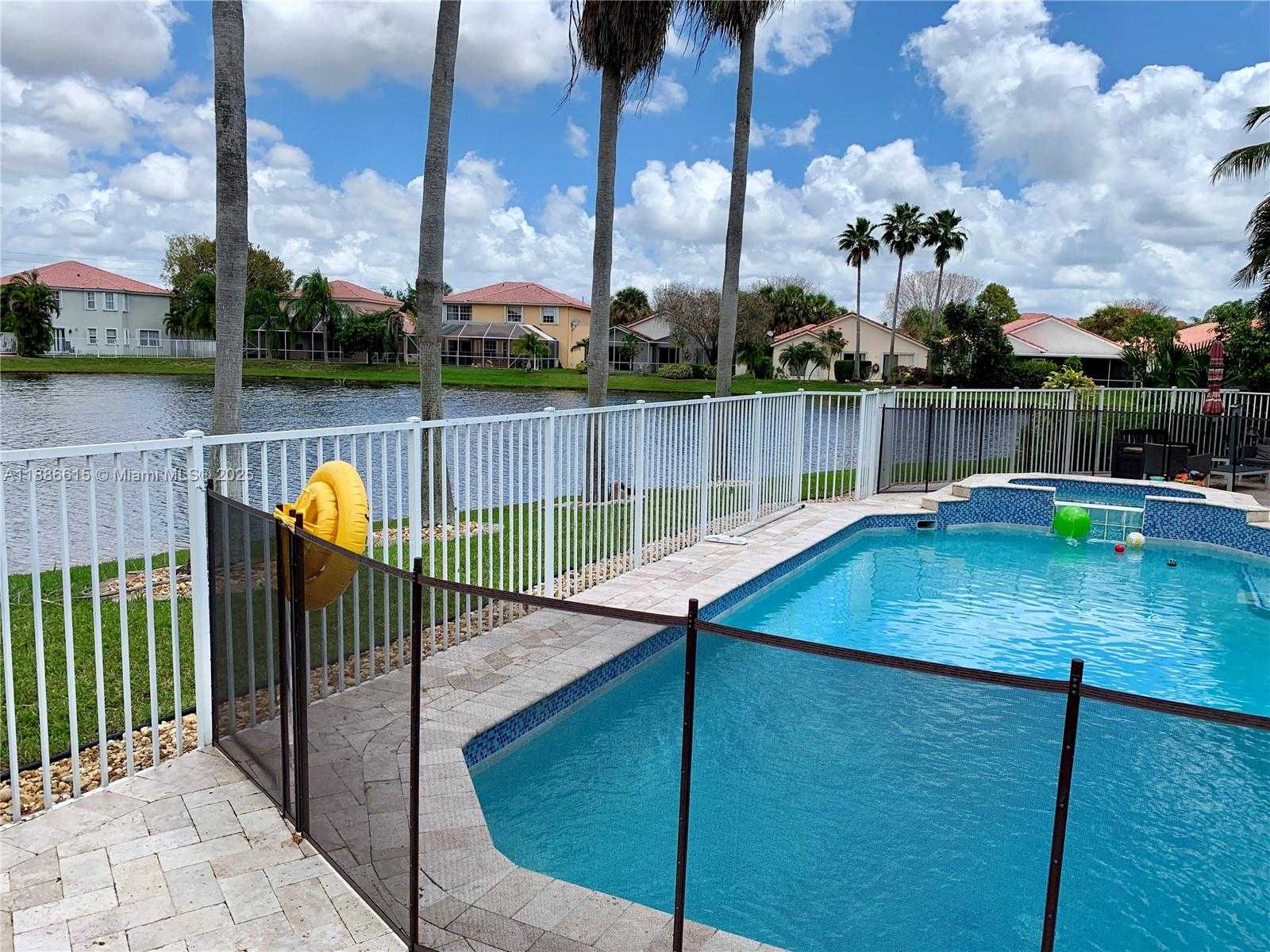 Small Image of 155 SOUTH GRANADA AVE, Weston Number 29