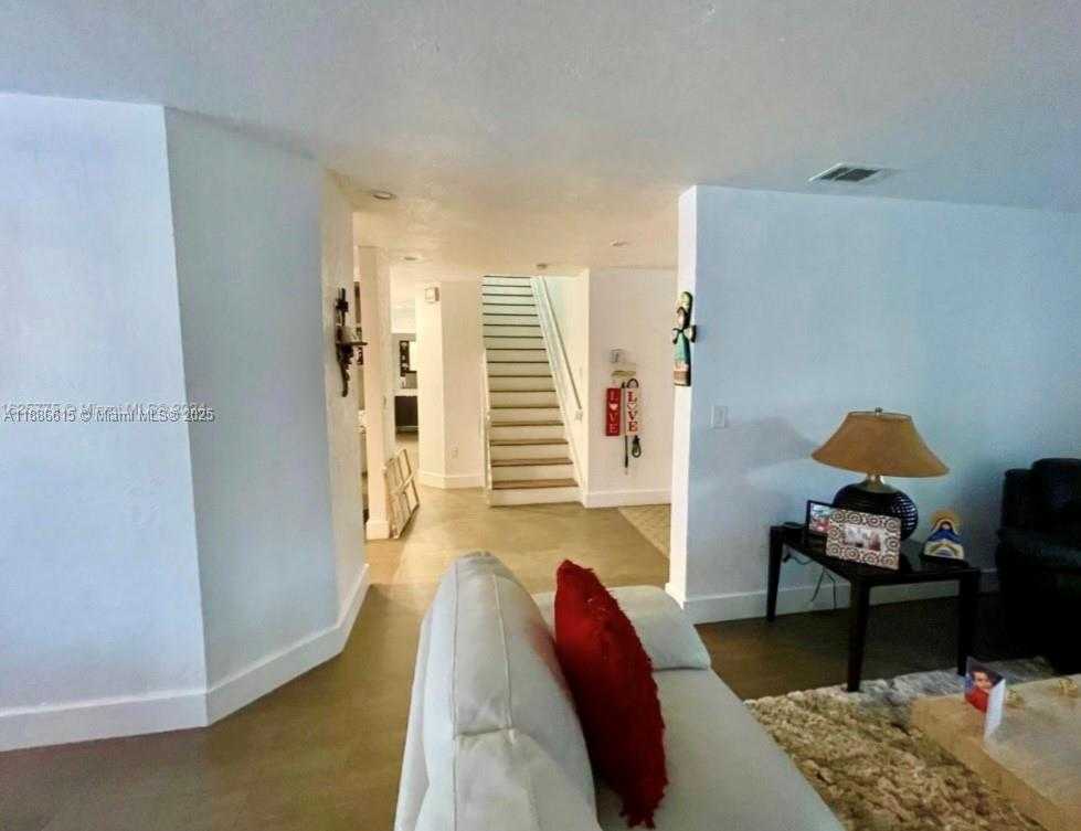 Small Image of 155 SOUTH GRANADA AVE, Weston Number 7