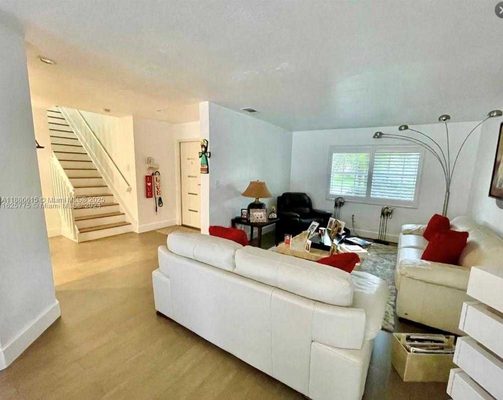 Small Image of 155 SOUTH GRANADA AVE, Weston Number 8