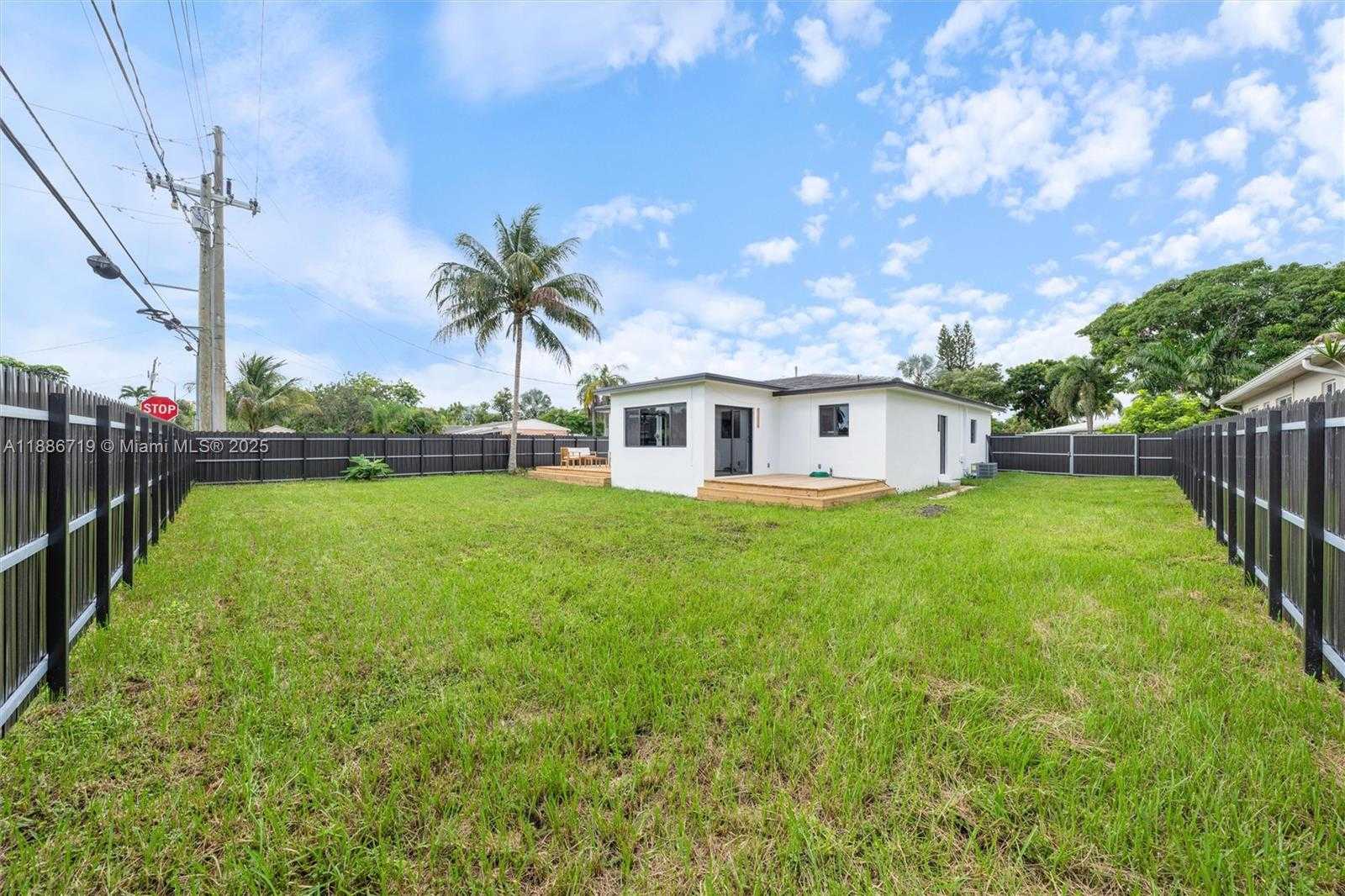 Small Image of 1305 NORTH 31ST RD, Hollywood Number 25