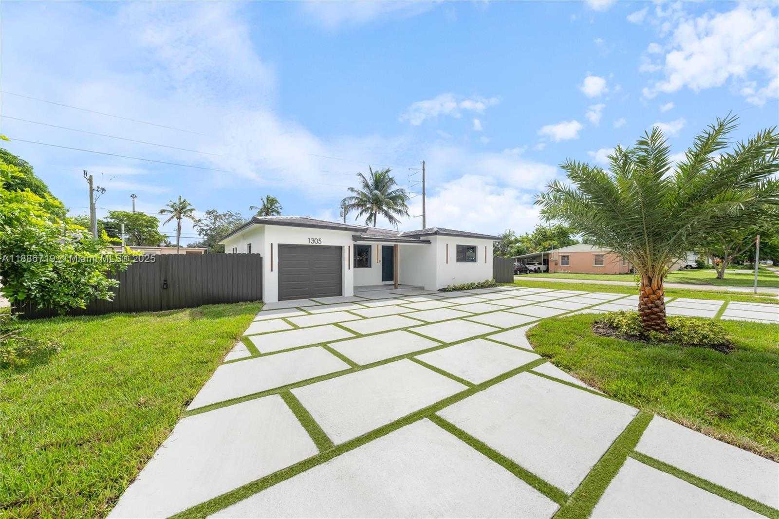 Small Image of 1305 NORTH 31ST RD, Hollywood Number 3
