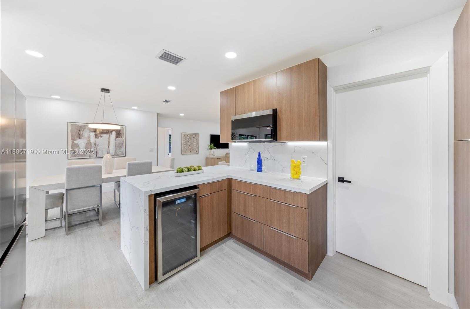 Small Image of 1305 NORTH 31ST RD, Hollywood Number 9