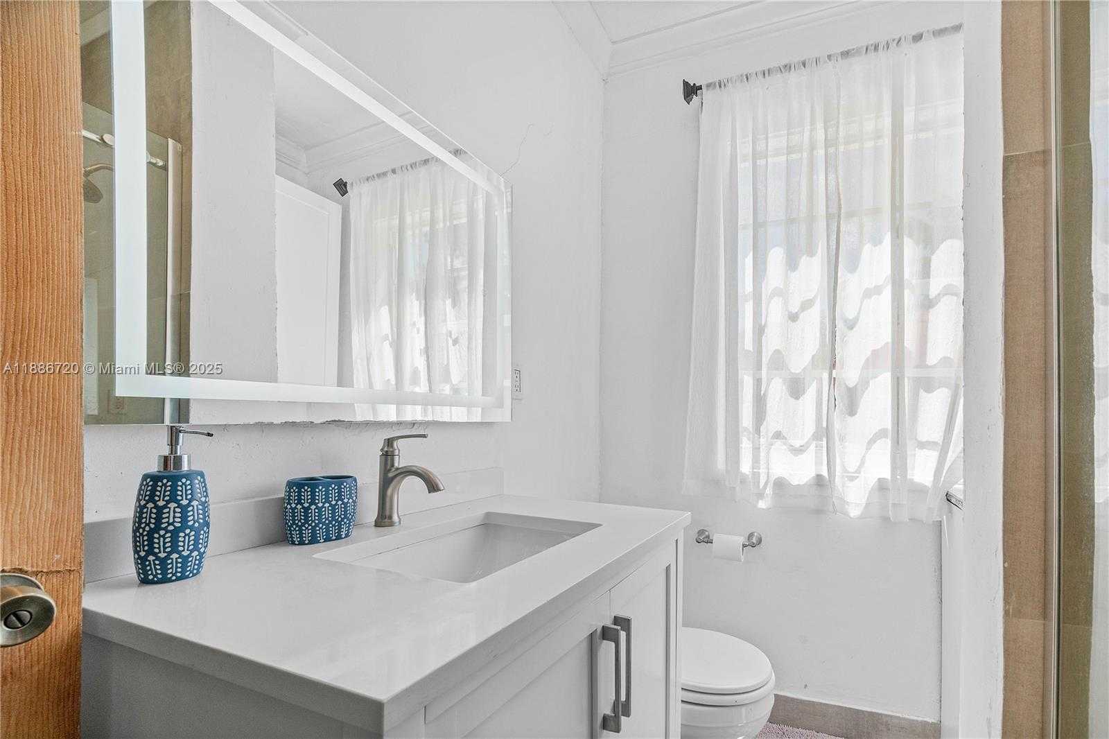 Small Image of West Palm Beach Number 17
