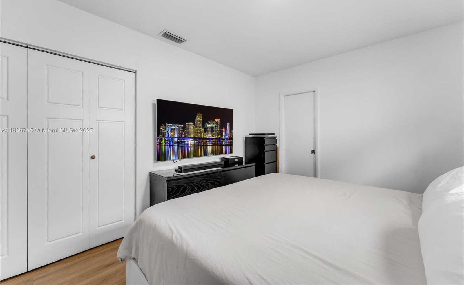 Small Image of 9032 SOUTH WEST 8TH TER, Miami Number 18