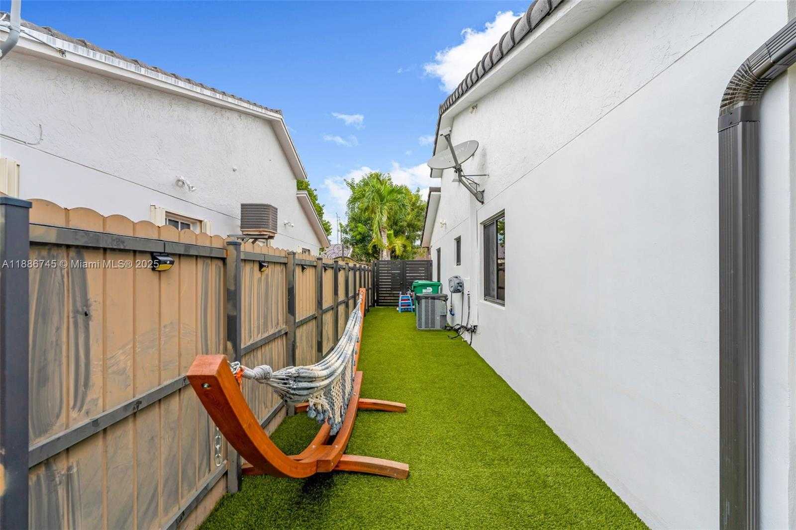 Small Image of 9032 SOUTH WEST 8TH TER, Miami Number 22