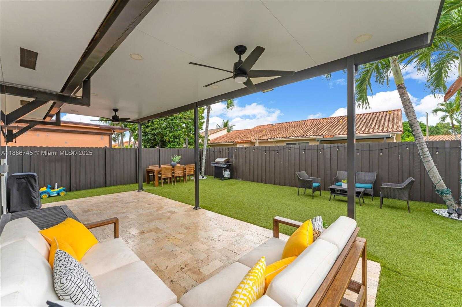 Small Image of 9032 SOUTH WEST 8TH TER, Miami Number 23