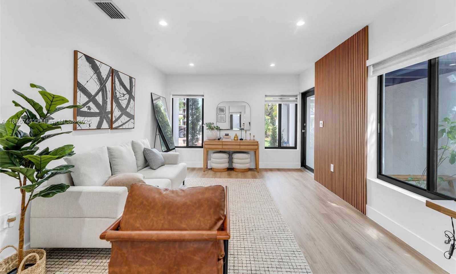 Small Image of 9032 SOUTH WEST 8TH TER, Miami Number 5