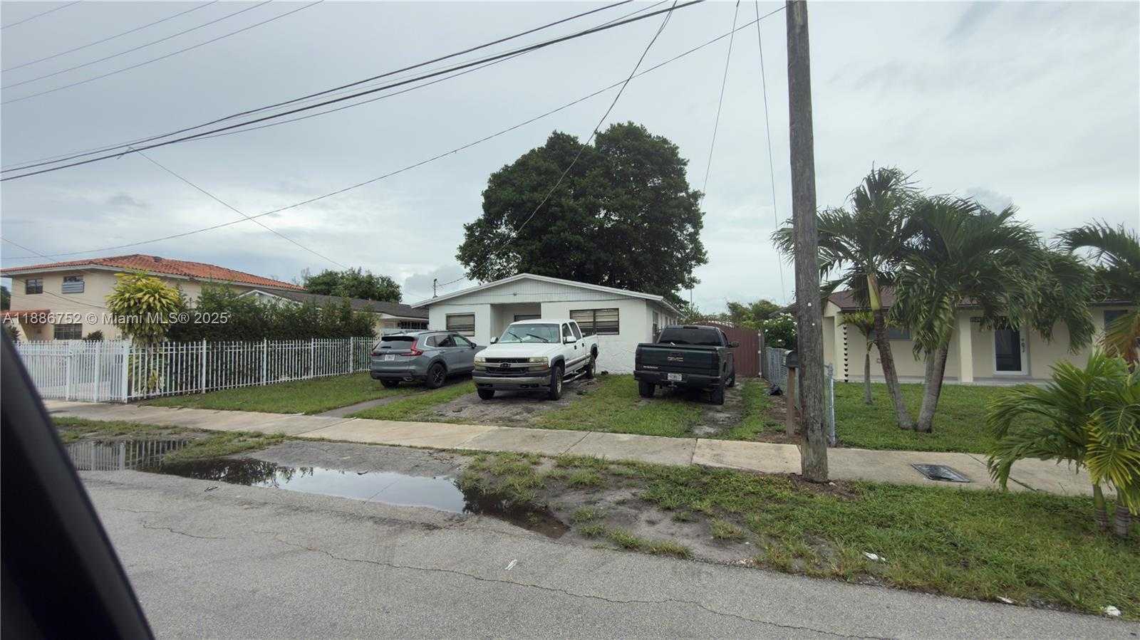 Small Image of 15251 RAILROAD DR, Miami Gardens Number 2