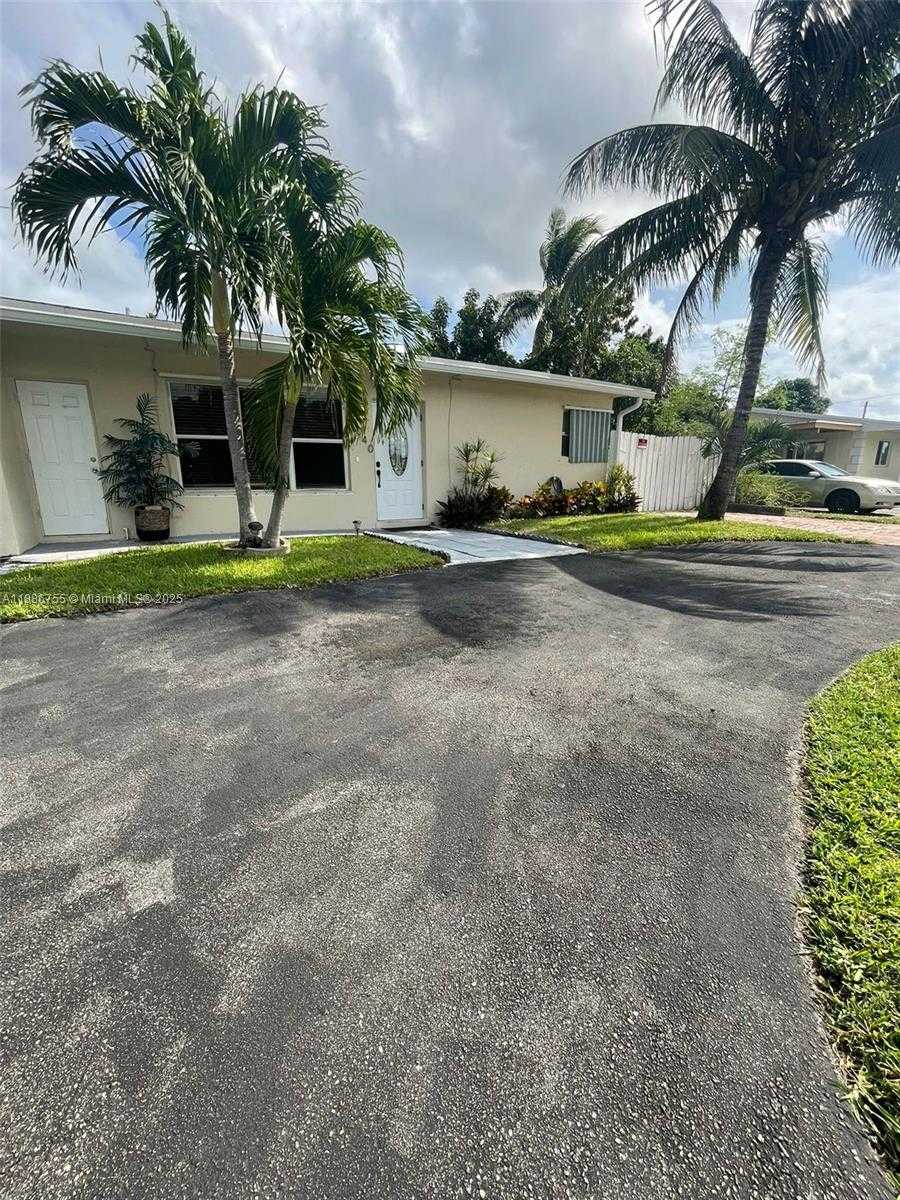 Small Image of 4040 NORTH EAST 4TH TER, Deerfield Beach Number 2