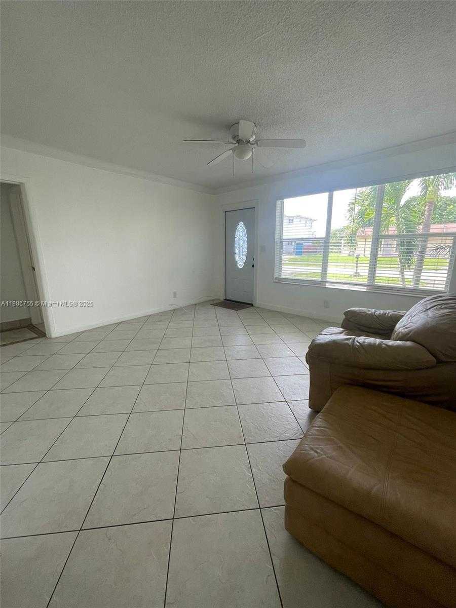 Small Image of 4040 NORTH EAST 4TH TER, Deerfield Beach Number 4