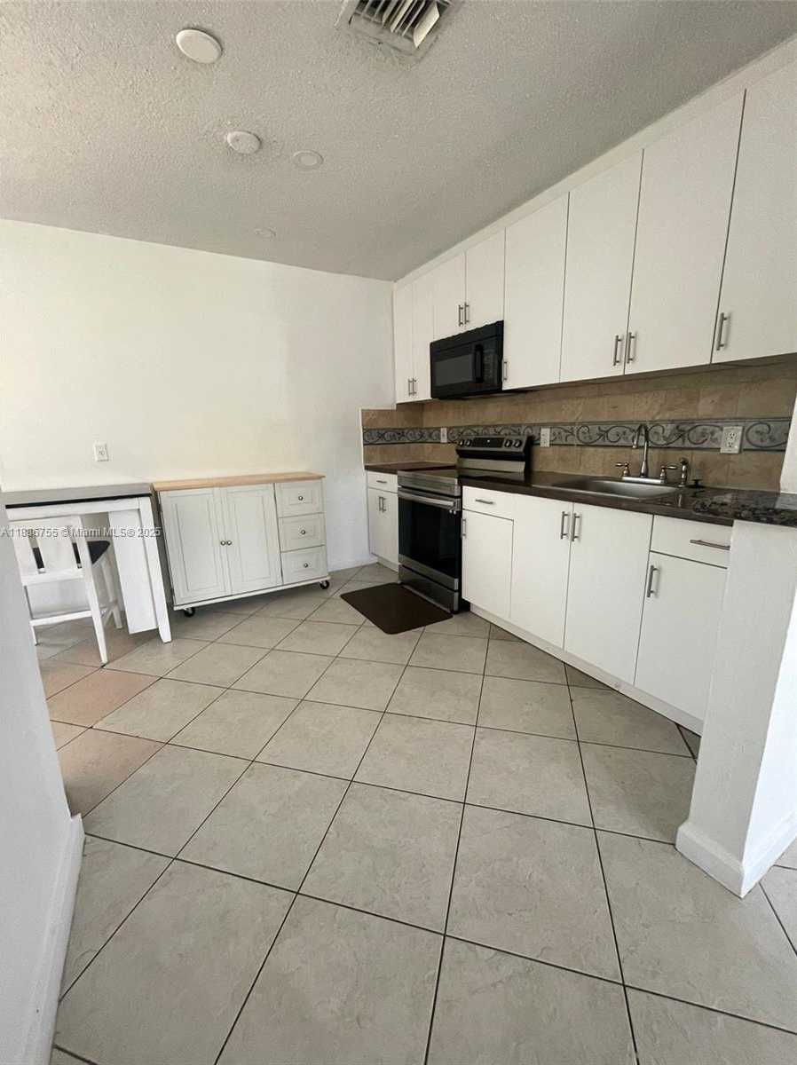 Small Image of 4040 NORTH EAST 4TH TER, Deerfield Beach Number 5