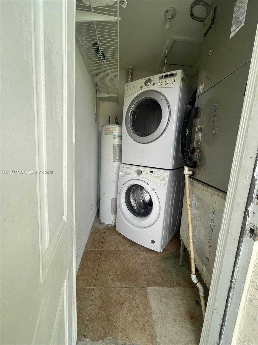 Small Image of 4040 NORTH EAST 4TH TER, Deerfield Beach Number 7