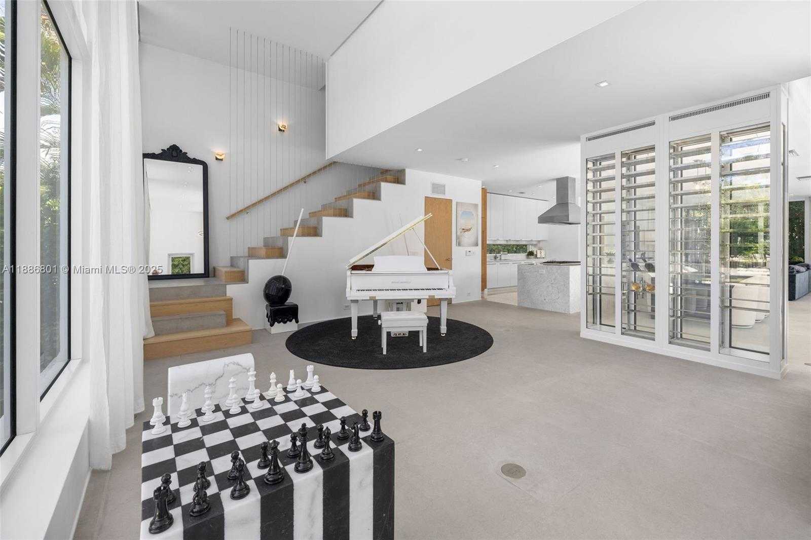 Small Image of 4433 NORTH BAY RD, Miami Beach Number 12