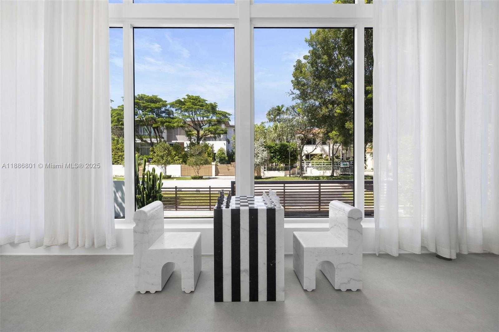 Small Image of 4433 NORTH BAY RD, Miami Beach Number 13