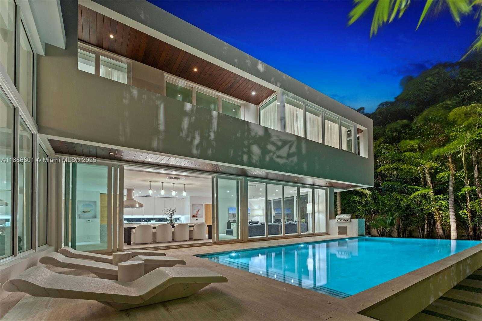 Small Image of 4433 NORTH BAY RD, Miami Beach Number 17