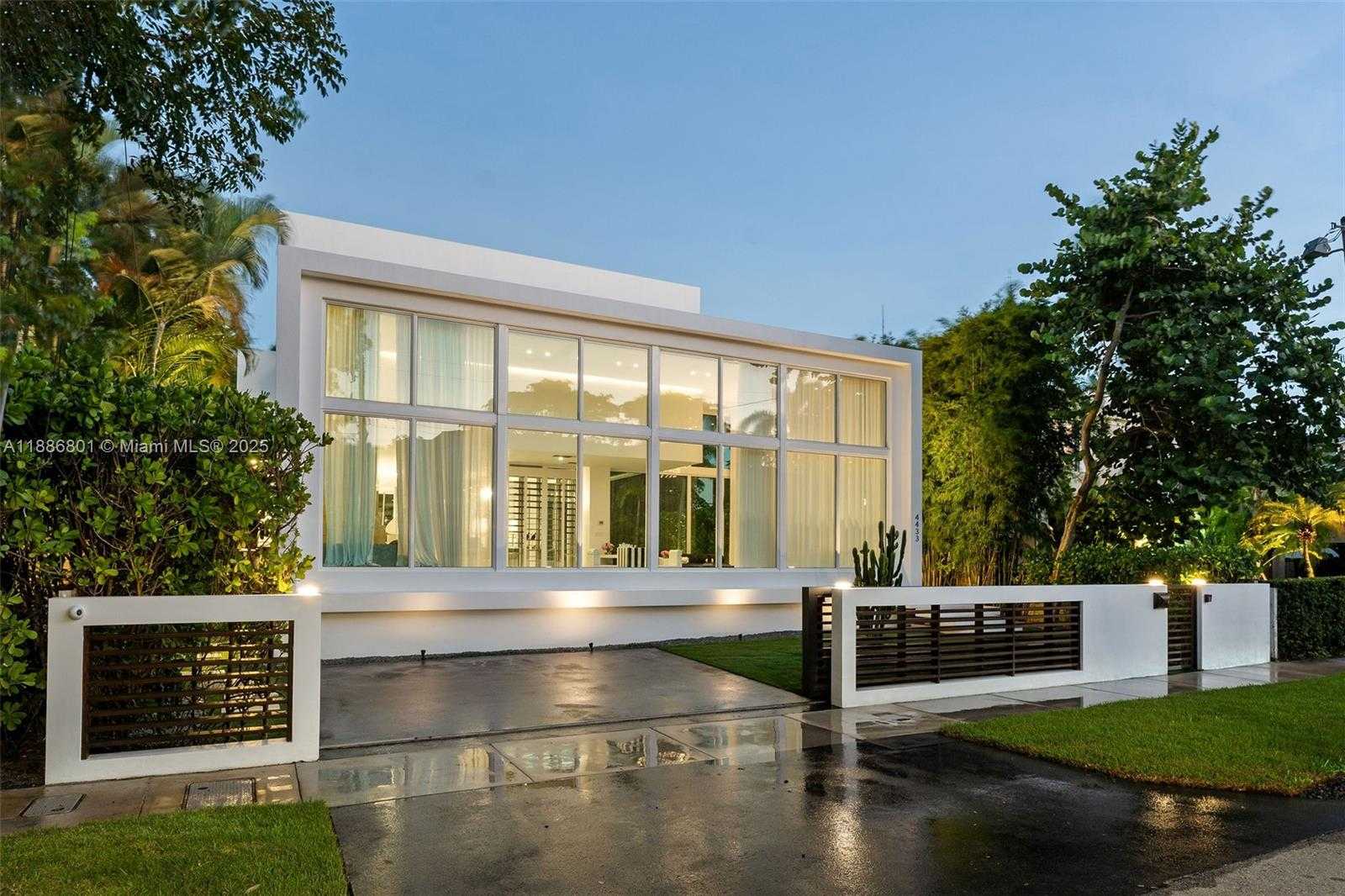 Small Image of 4433 NORTH BAY RD, Miami Beach Number 2
