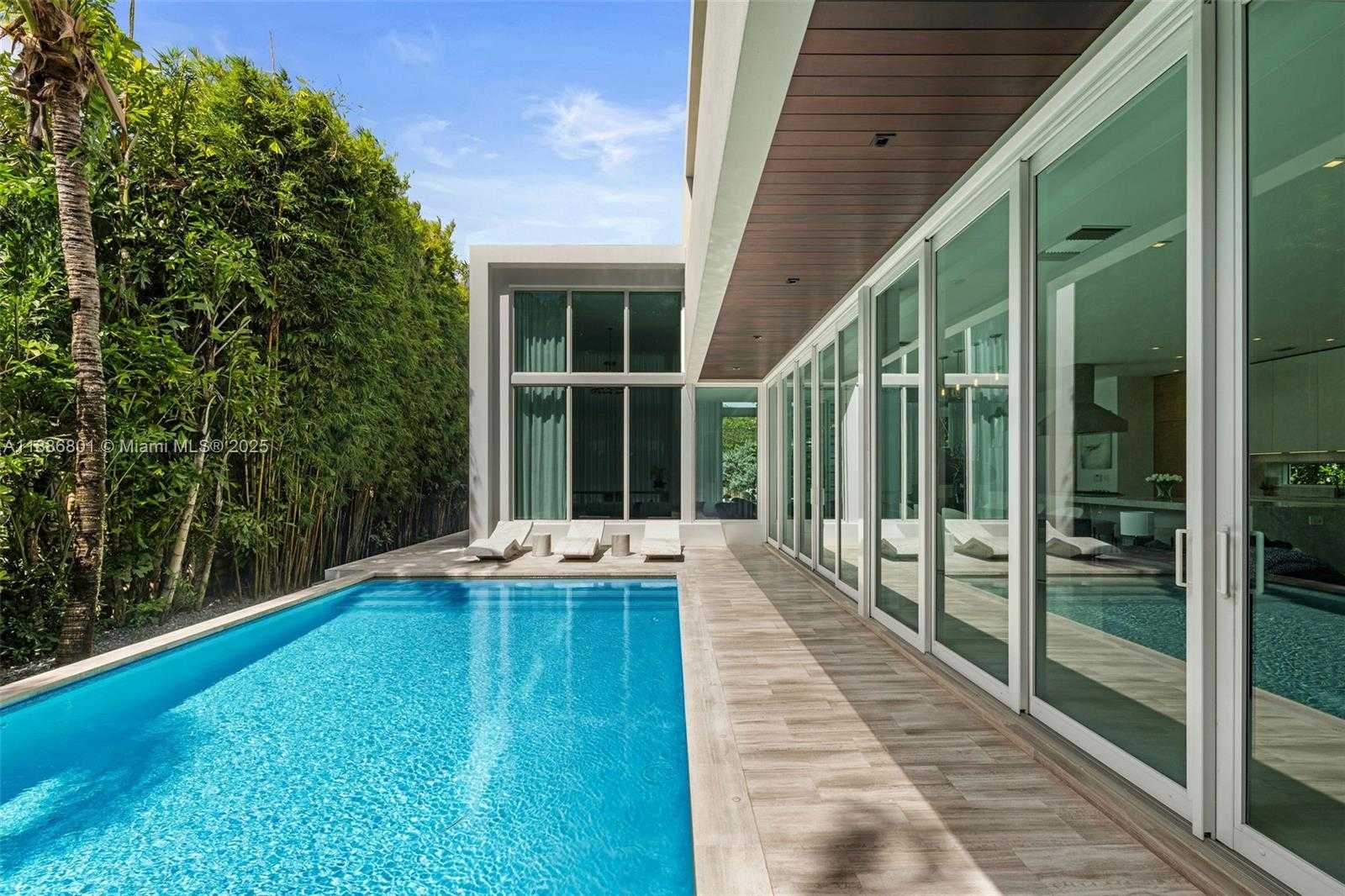 Small Image of 4433 NORTH BAY RD, Miami Beach Number 20
