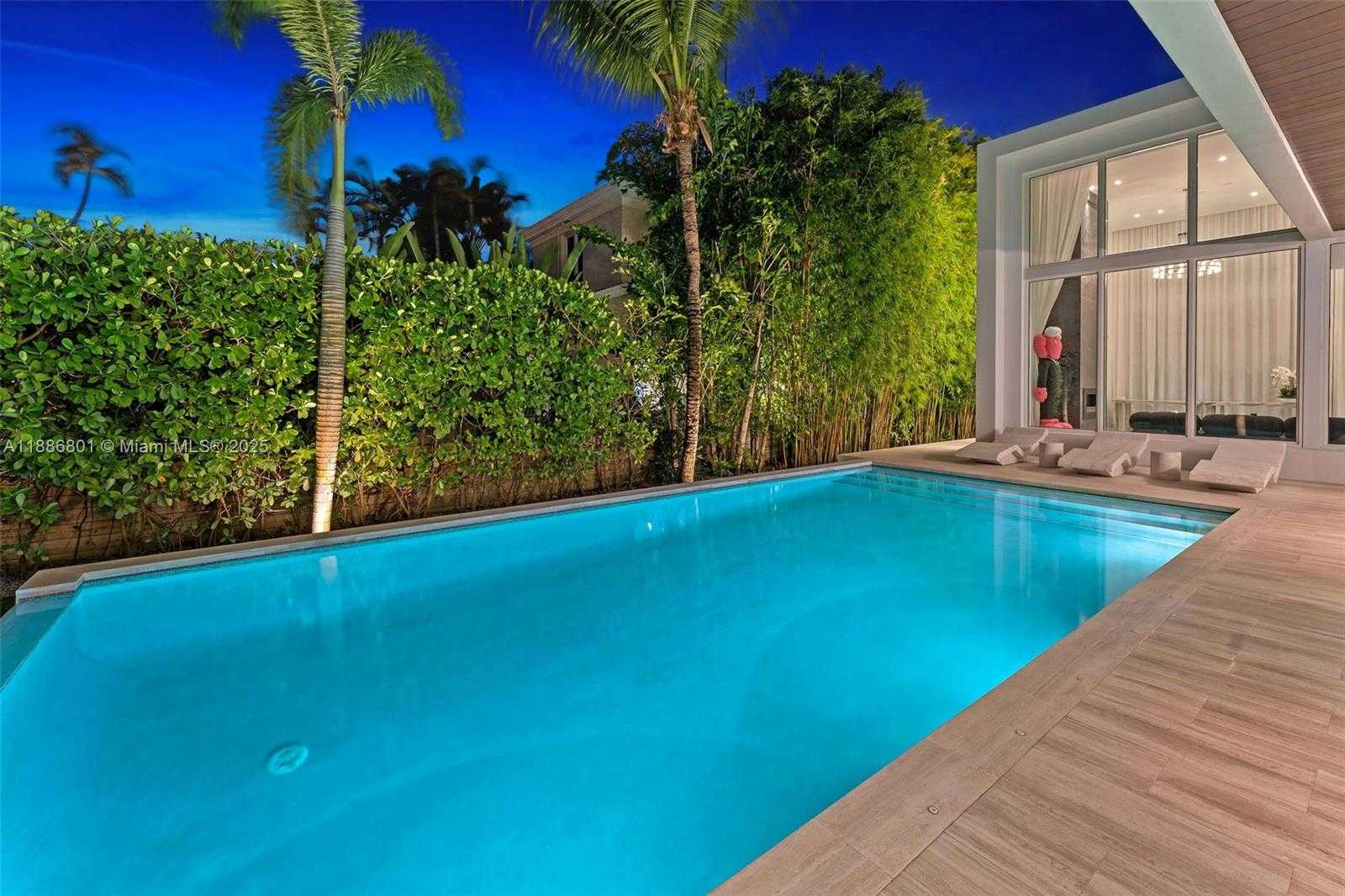 Small Image of 4433 NORTH BAY RD, Miami Beach Number 21