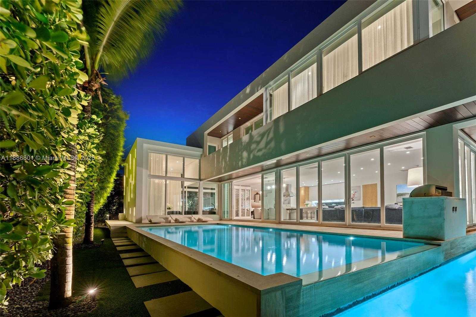 Small Image of 4433 NORTH BAY RD, Miami Beach Number 22
